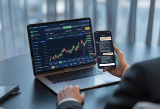 Articolo che tratta l'inflazione e l'attenzione crescente verso i cryptoasset alternativi